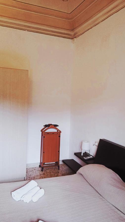 Bed And Books Isabella Bed and Breakfast Catania Exterior foto