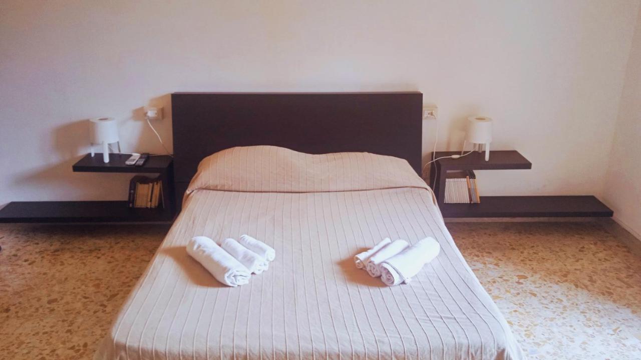 Bed And Books Isabella Bed and Breakfast Catania Exterior foto