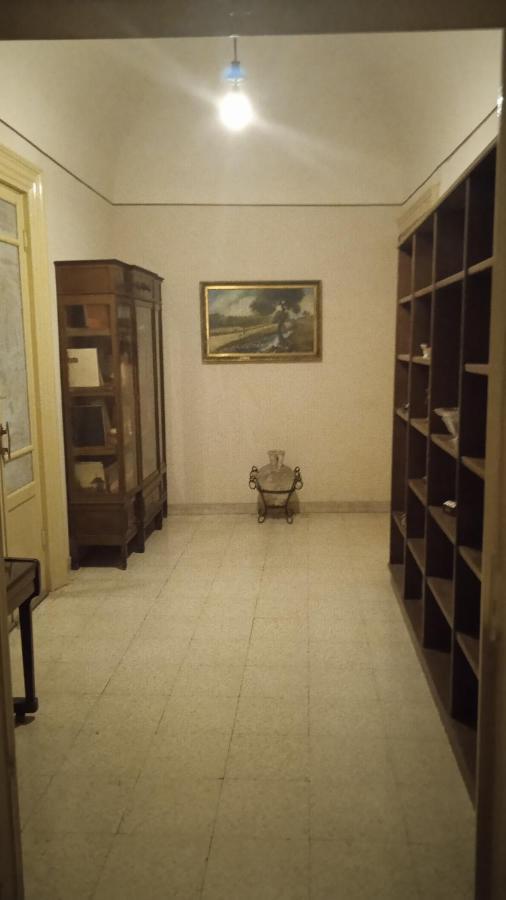 Bed And Books Isabella Bed and Breakfast Catania Exterior foto